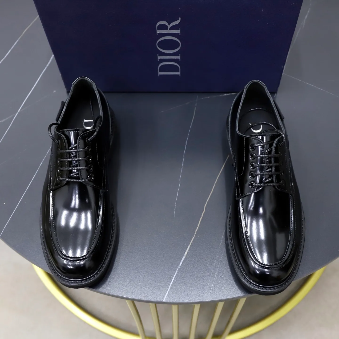 Factory price: 640💰Top original order Brand: Dior DIOR Standard code: Men's size 39-44 (38/45/can be customized) Grade: Same style as the official website Original order quality Material: Original cowhide Water-dyed cowhide lining Original distinguished outsole Style category: Men's fashionable casual leather shoes Distinguished big-name luxury elements top luxury Color: Color of the actual picture